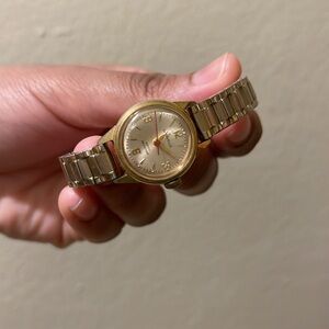 Women watches, color gold.